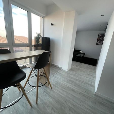 Marisah Residence #2 Otopeni Exteriör bild